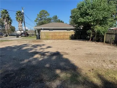 Vacant Corner Lot in Chalmette