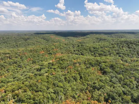 Hunting Land with Dog Kennel