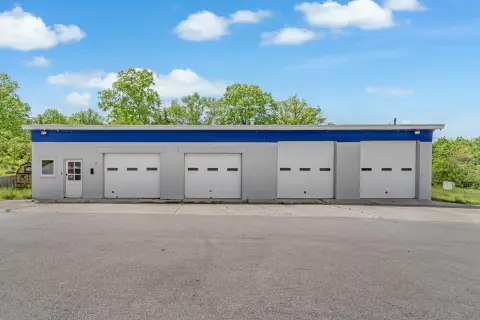 Frankfort Commercial 4-Bay Garage