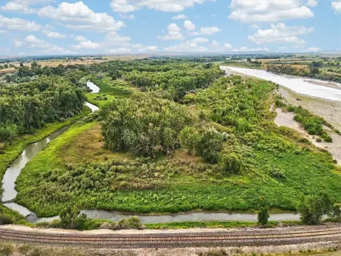 Yellowstone River Waterfront Land