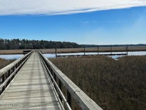 Waterfront Homesite in Mackay Point