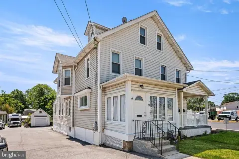 Twin-Style Residential Income Home
