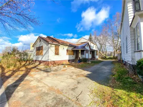 Spacious Duplex in Rochester, NY