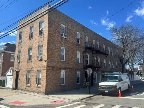 Brick 8-Unit Apartment Building