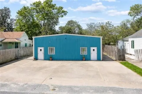 Versatile Commercial Property Near River Road
