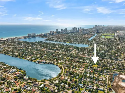 Residential Land in Hollywood Lakes