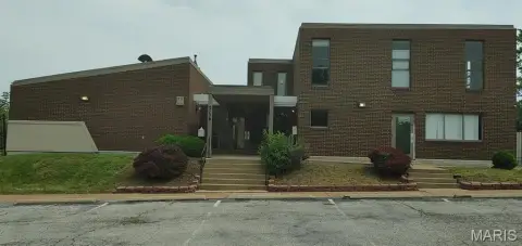 Versatile Commercial Building in St. Louis