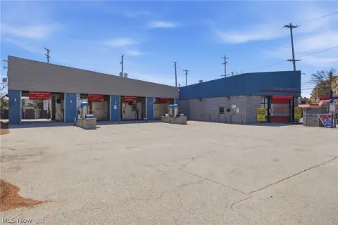 Corner Car Wash with Self-Service Bays