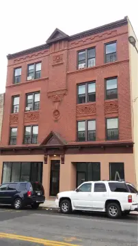 Storefront with 14-Foot Ceilings