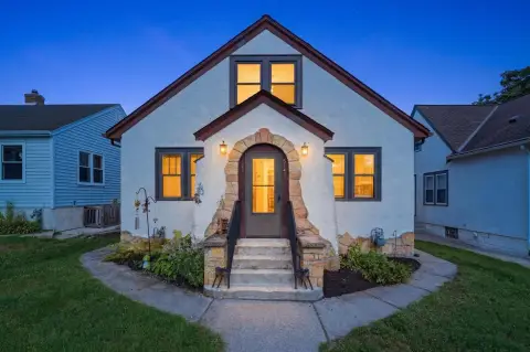 1920s Duplex with Side-by-Side Layout