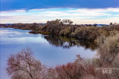 Riverfront Pasture Acreage