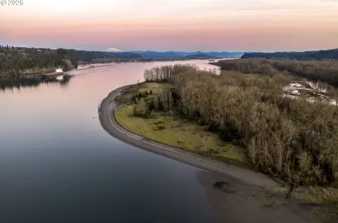 Columbia River Island Land