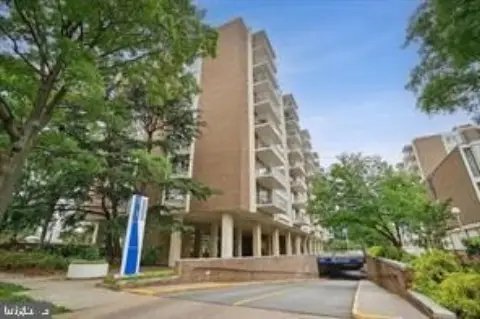 Sixth-Floor Residential Income Property