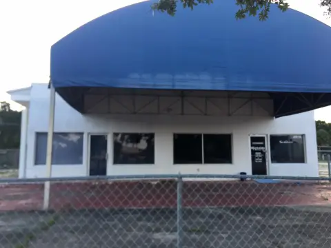 Freestanding Retail with Fenced Yard