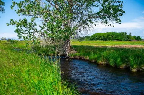 Picturesque Land with Mountain Views