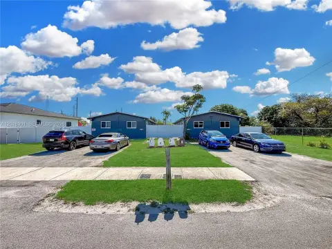 Renovated Fourplex in Oakland Park