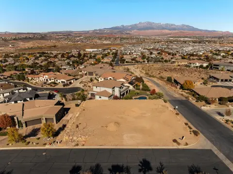 Stone Cliff Corner Lot