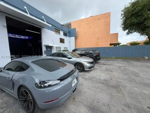 Flex Space with Office