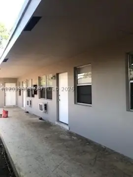 4-Unit Apartment Building