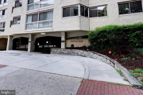 Apartment Building Studio Residence