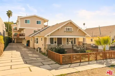 Highland Park Townhome Compound