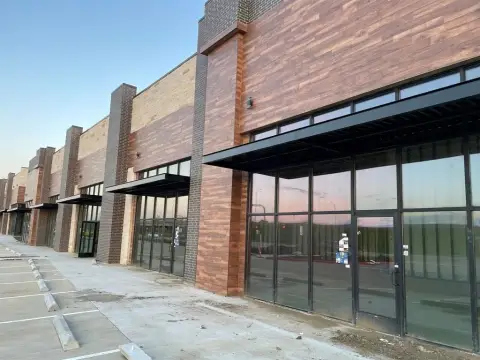 Prime Retail Space on Highway
