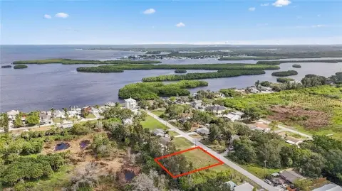 Residential Land in Ruskin, FL