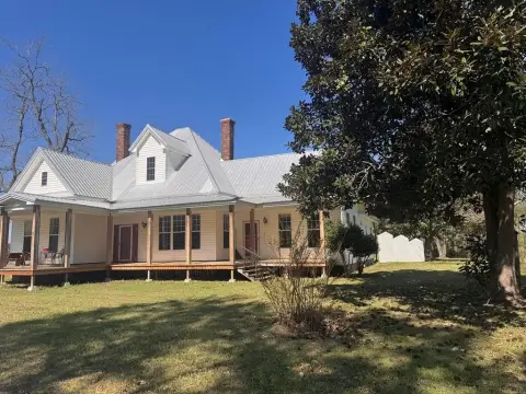 Charming Farmhouse on 3 Acres