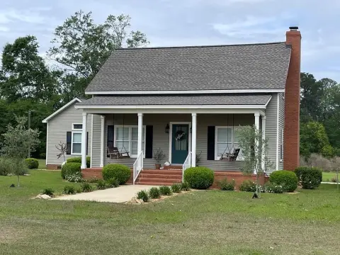 Southern Beauty on 2.5 Acres