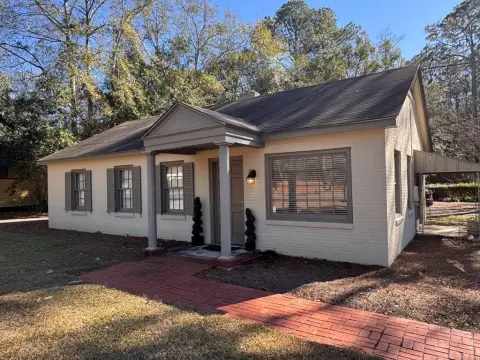 Versatile Commercial Property in Moultrie