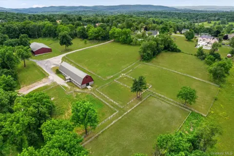 Equestrian Estate With Indoor Arena
