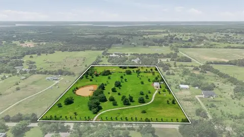 Picturesque Land Near Lake Texoma