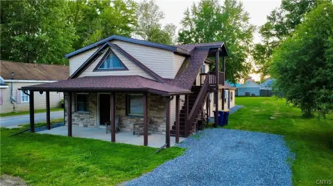 Renovated Duplex with Studio