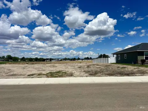 Two Building Lots in Harrah Heights