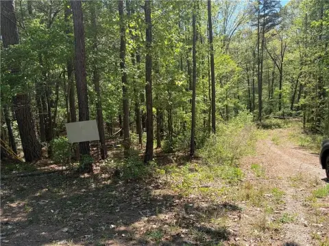 Expansive Land Parcel in Dallas, GA