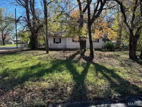Residential Corner Lot in Charleston