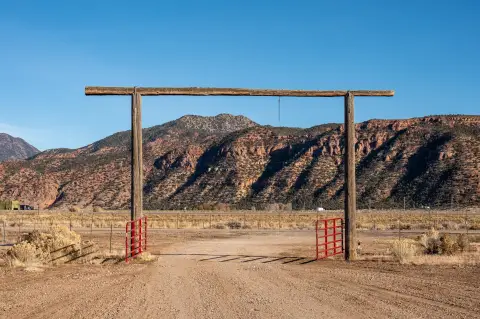 Land in Flying Cal Ute