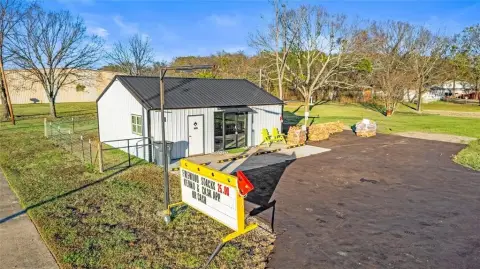 Turnkey Commercial Building in Yantis