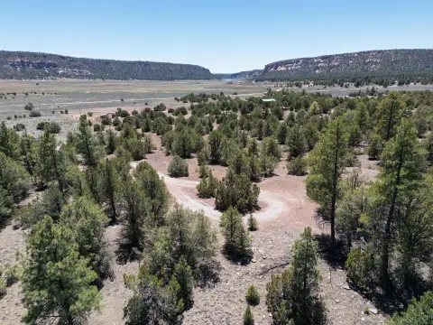 Land with Sweeping Views