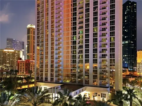 Strip-Facing High Rise Condo