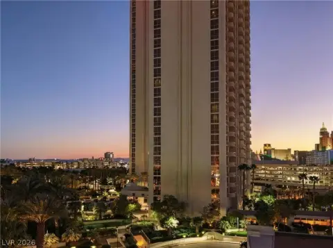 Las Vegas Strip-Facing Studio