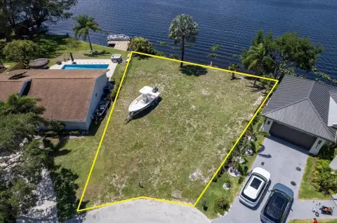 Waterfront Homesite in Island Estates