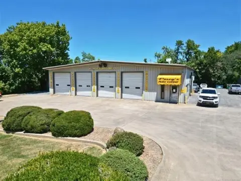 Auto Shop with Heavy-Duty Lift