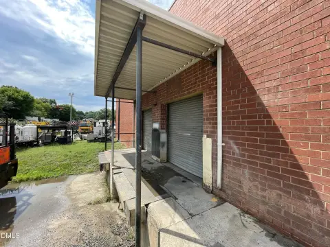 Warehouse with Climate-Controlled Office
