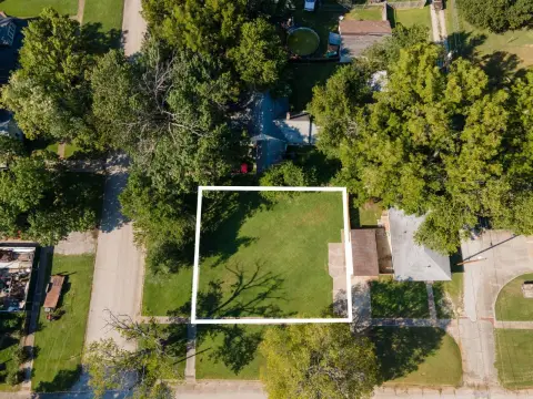 Vacant Corner Lot in Independence