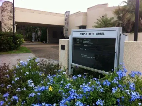 Versatile Commercial Space in Deerfield