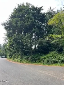 Residential Lot Near Waldport Amenities