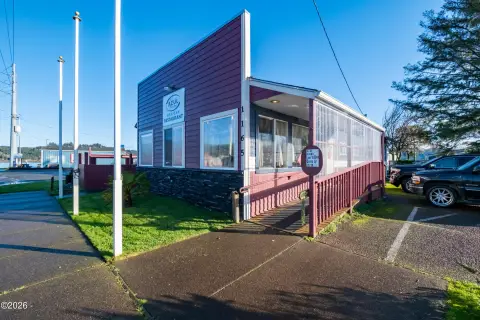 Restaurant Building with Separate Parking