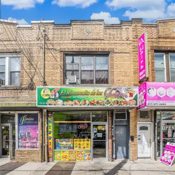 Mixed-Use Restaurant and Apartment