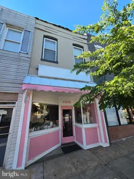Live-Work Retail with Upstairs Apartment